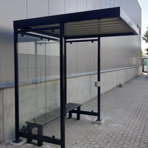 Rookabri model Palermo 71 Rookoverkapping model Palermo met zitbank. Hier in een 2 meter uitvoering. Ideaal voor 3 tot 4 rokers.